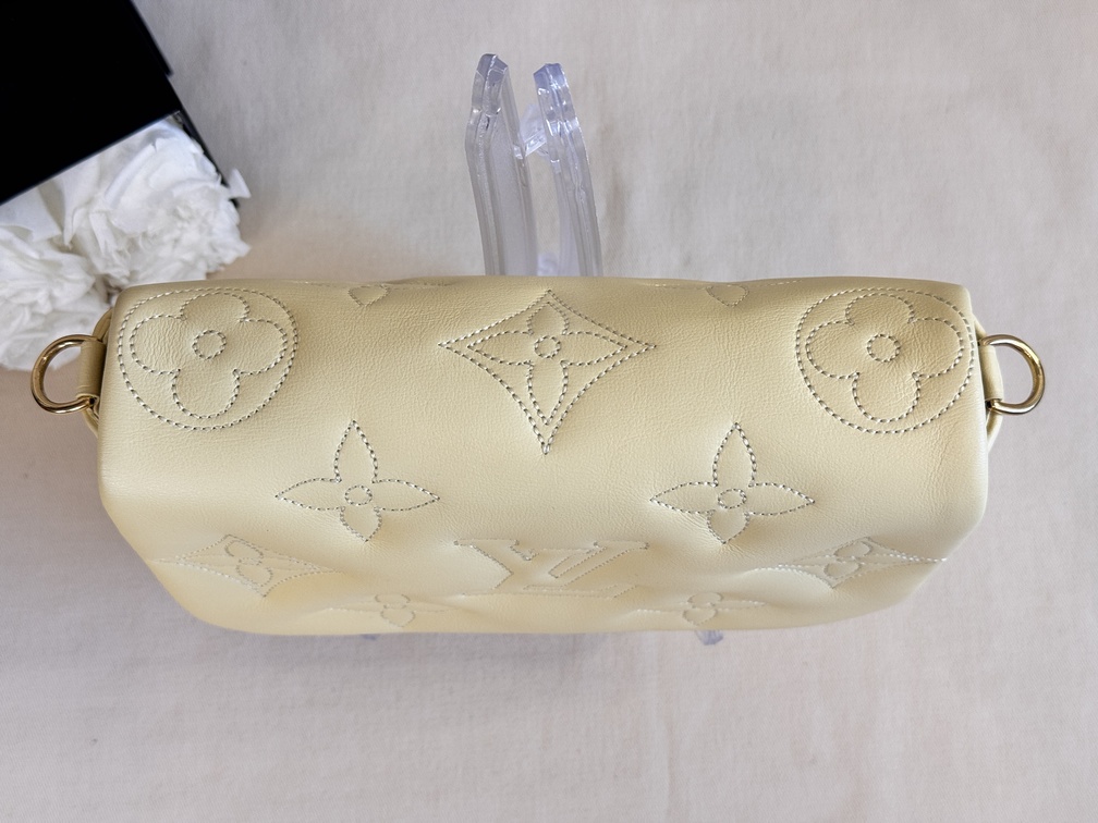 Wallet on strap bubblegram buttergelb
