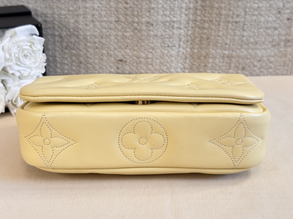 Wallet on strap bubblegram buttergelb