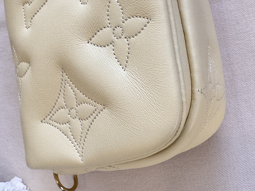 Wallet on strap bubblegram buttergelb