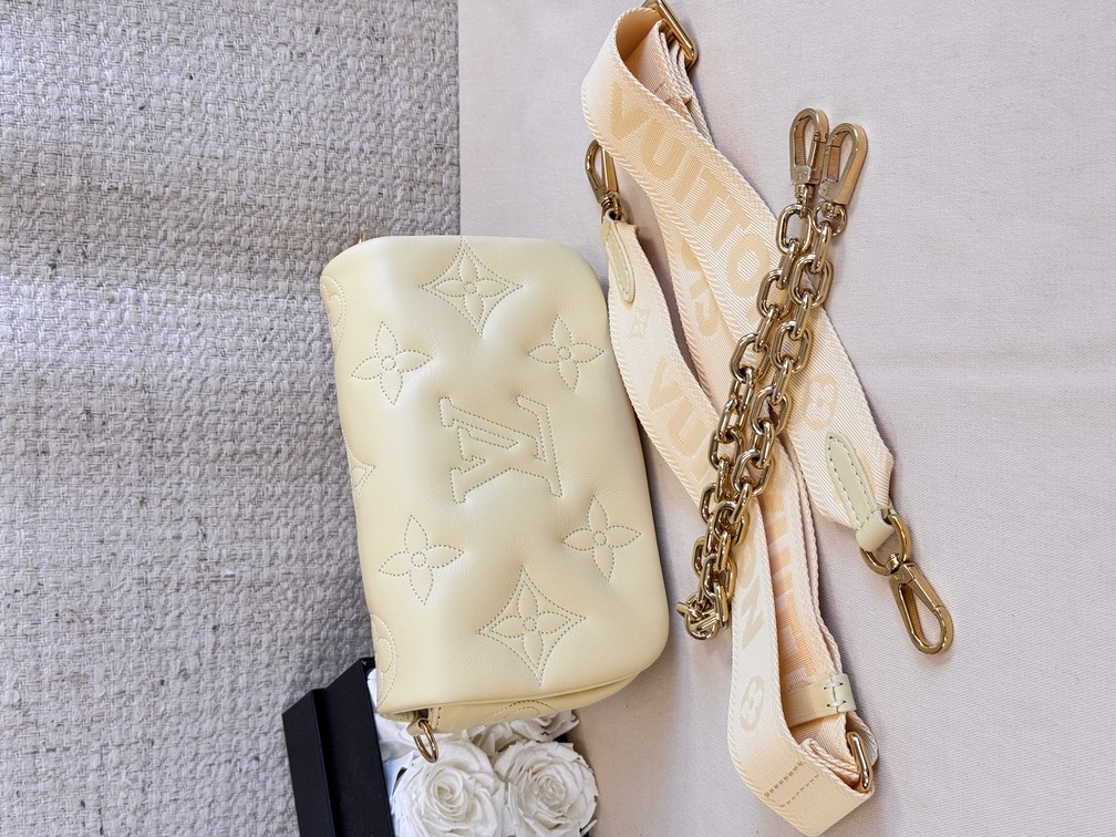 Wallet on strap bubblegram buttergelb