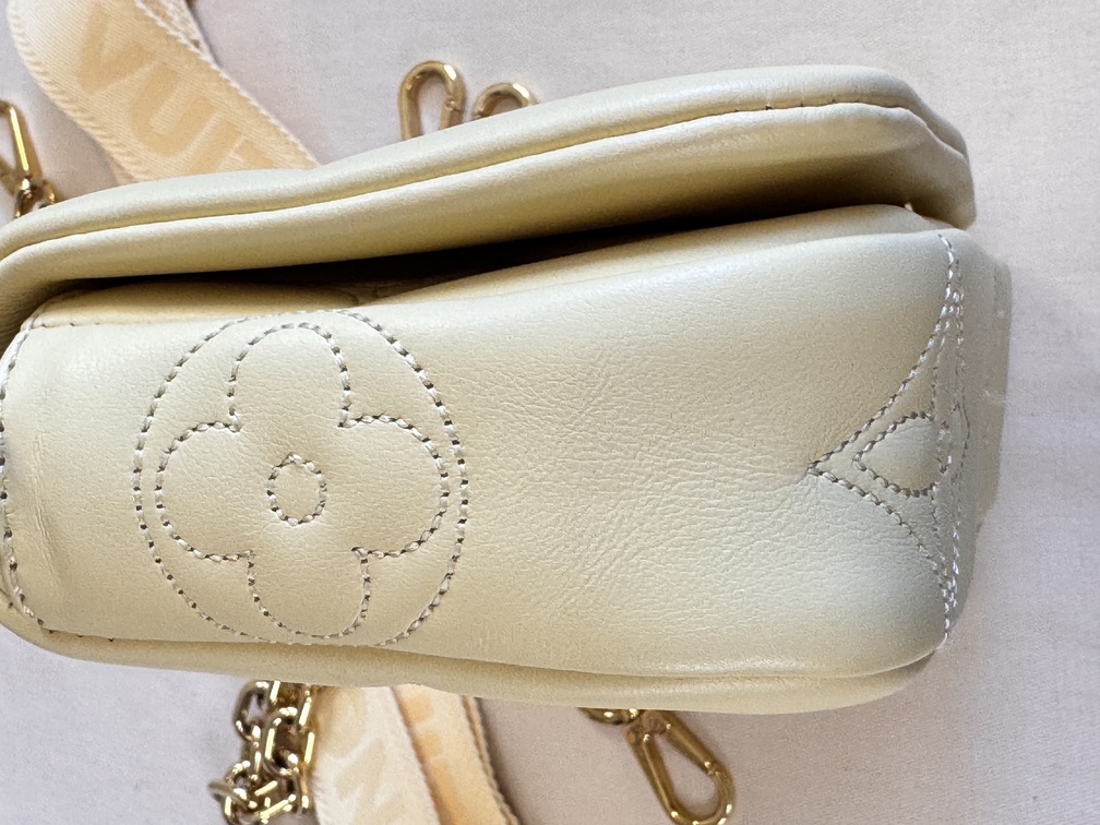 Wallet on strap bubblegram buttergelb