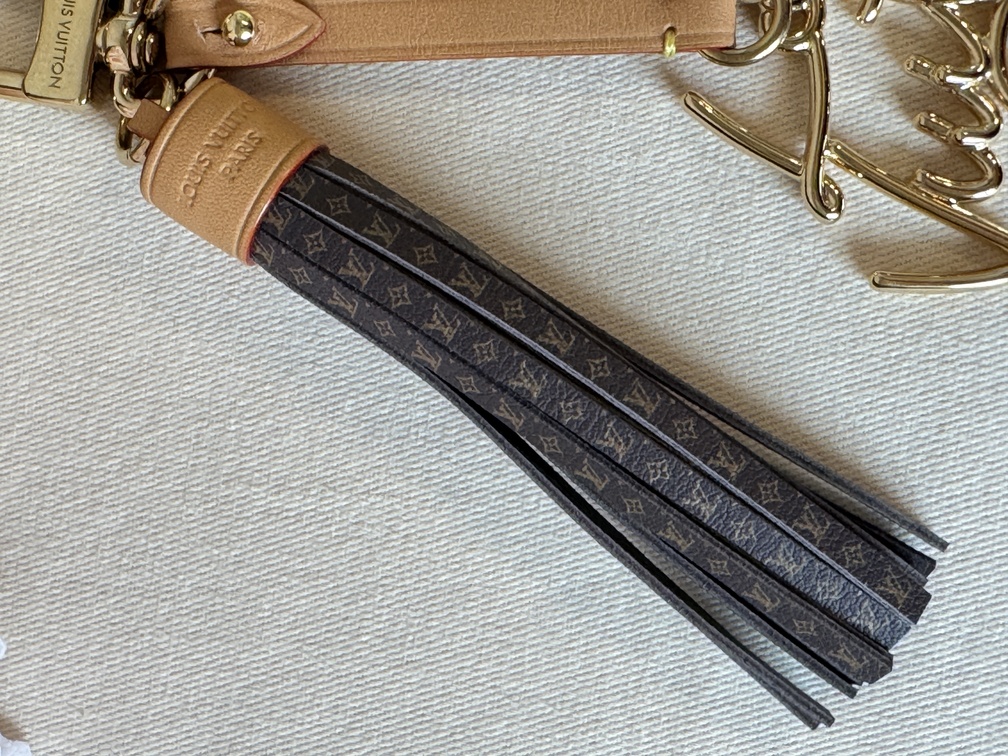 Taschenschmuck LV Lettering Stacking