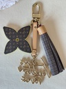 Taschenschmuck LV Lettering Stacking