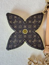 Taschenschmuck LV Lettering Stacking