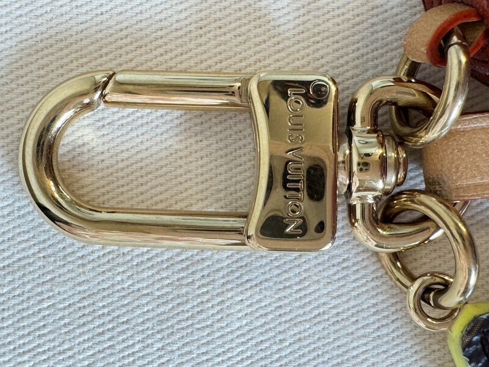 Taschenschmuck LV Lettering Stacking