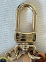 Taschenschmuck LV Lettering Stacking