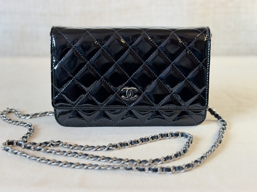 CHANEL Wallet on chain Lackleder schwarz