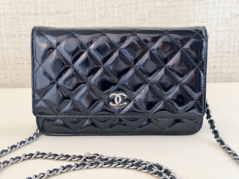 CHANEL Wallet on chain Lackleder schwarz