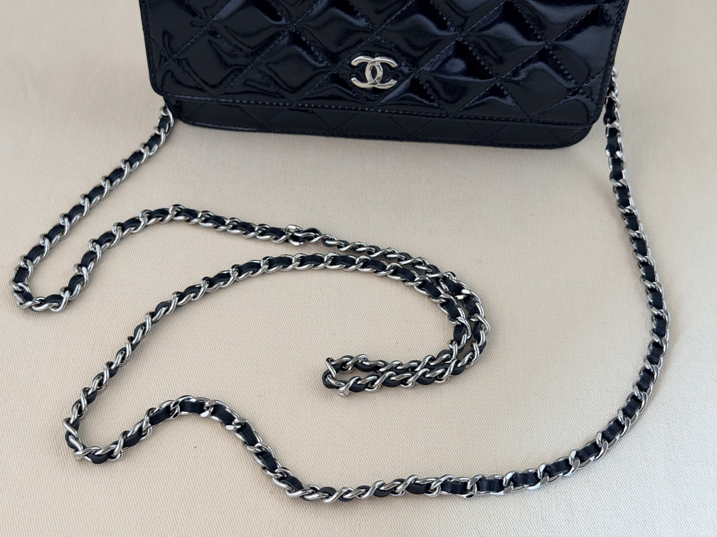 CHANEL Wallet on chain Lackleder schwarz