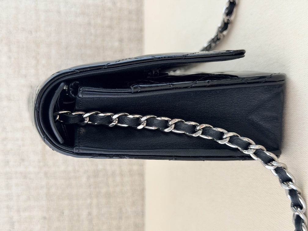 CHANEL Wallet on chain Lackleder schwarz