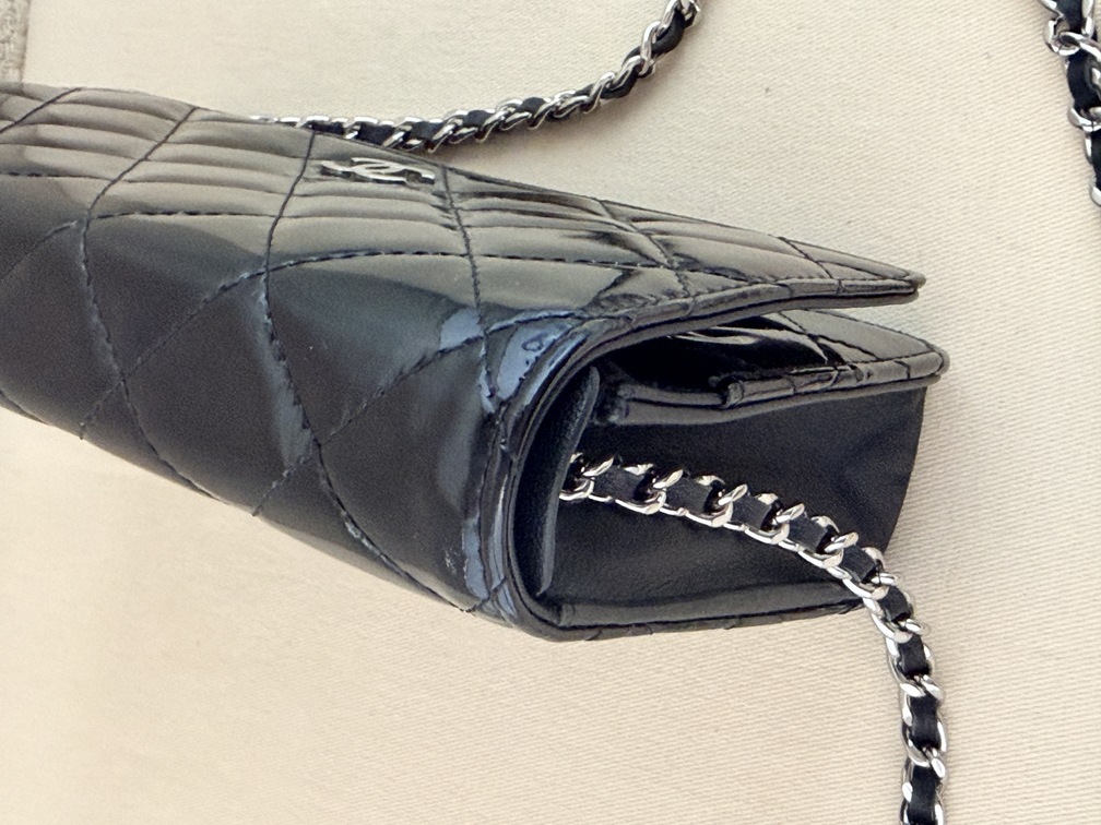 CHANEL Wallet on chain Lackleder schwarz
