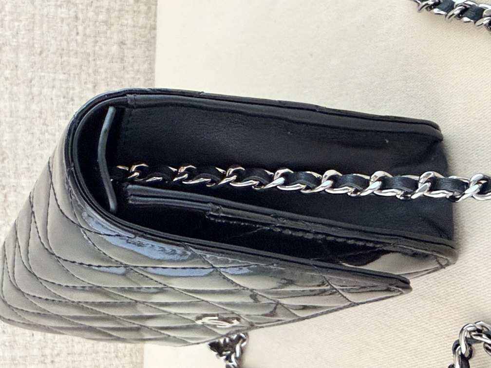 CHANEL Wallet on chain Lackleder schwarz