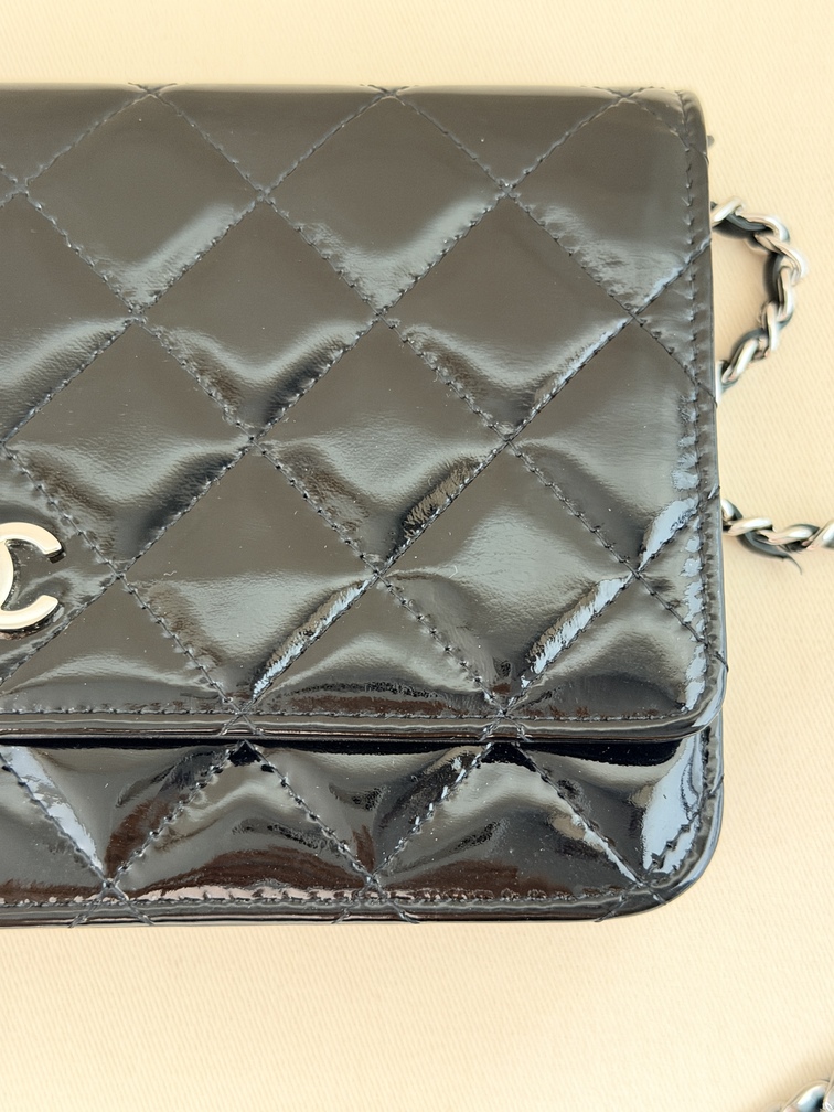 CHANEL Wallet on chain Lackleder schwarz