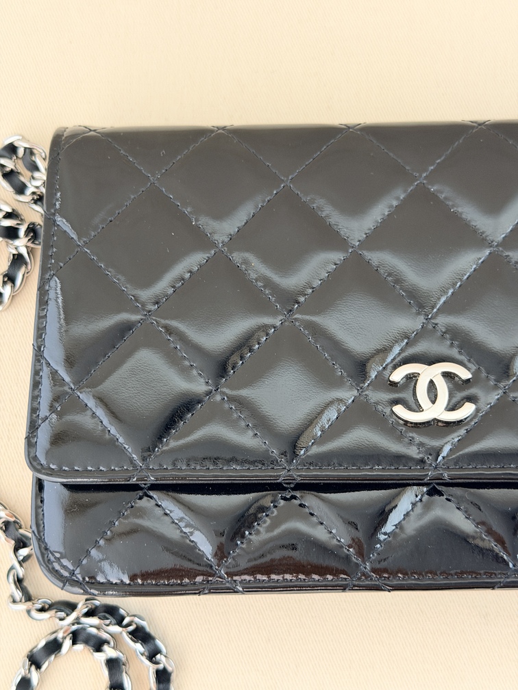 CHANEL Wallet on chain Lackleder schwarz