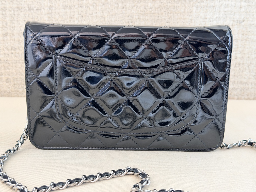 CHANEL Wallet on chain Lackleder schwarz