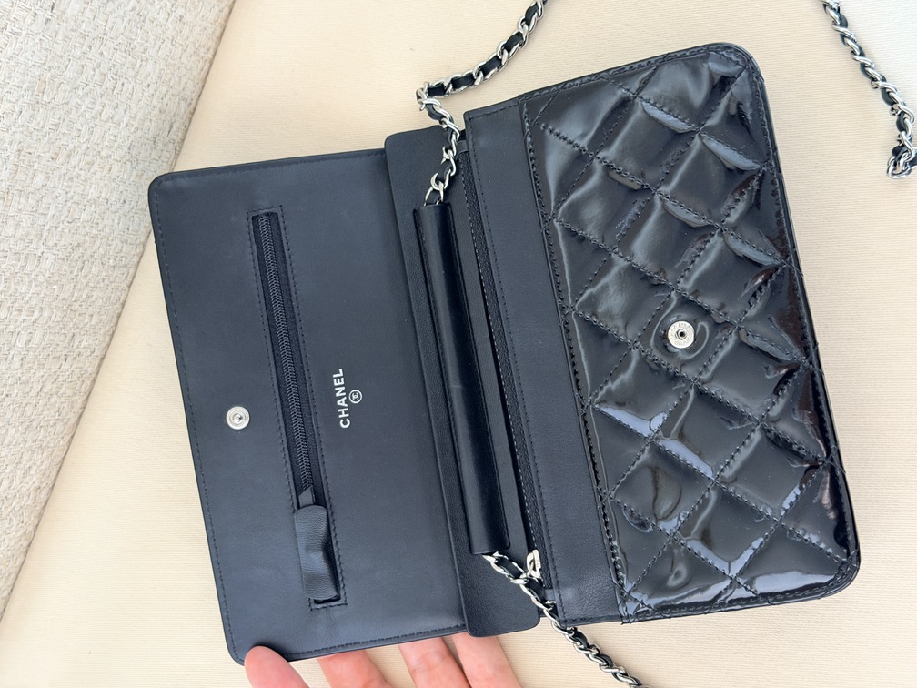 CHANEL Wallet on chain Lackleder schwarz