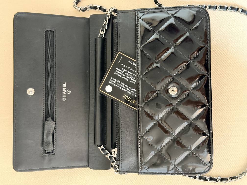 CHANEL Wallet on chain Lackleder schwarz