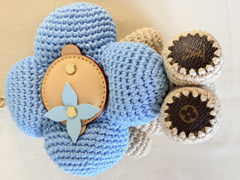 Taschenschmuck Vivienne Crochet blau