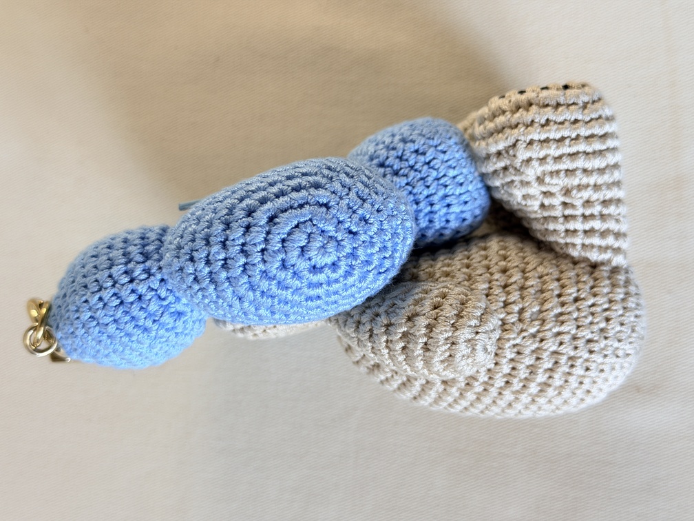 Taschenschmuck Vivienne Crochet blau