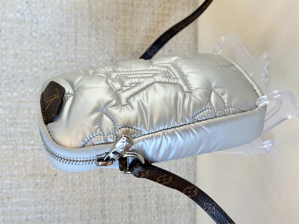 Phone Sleeve Pillow silber