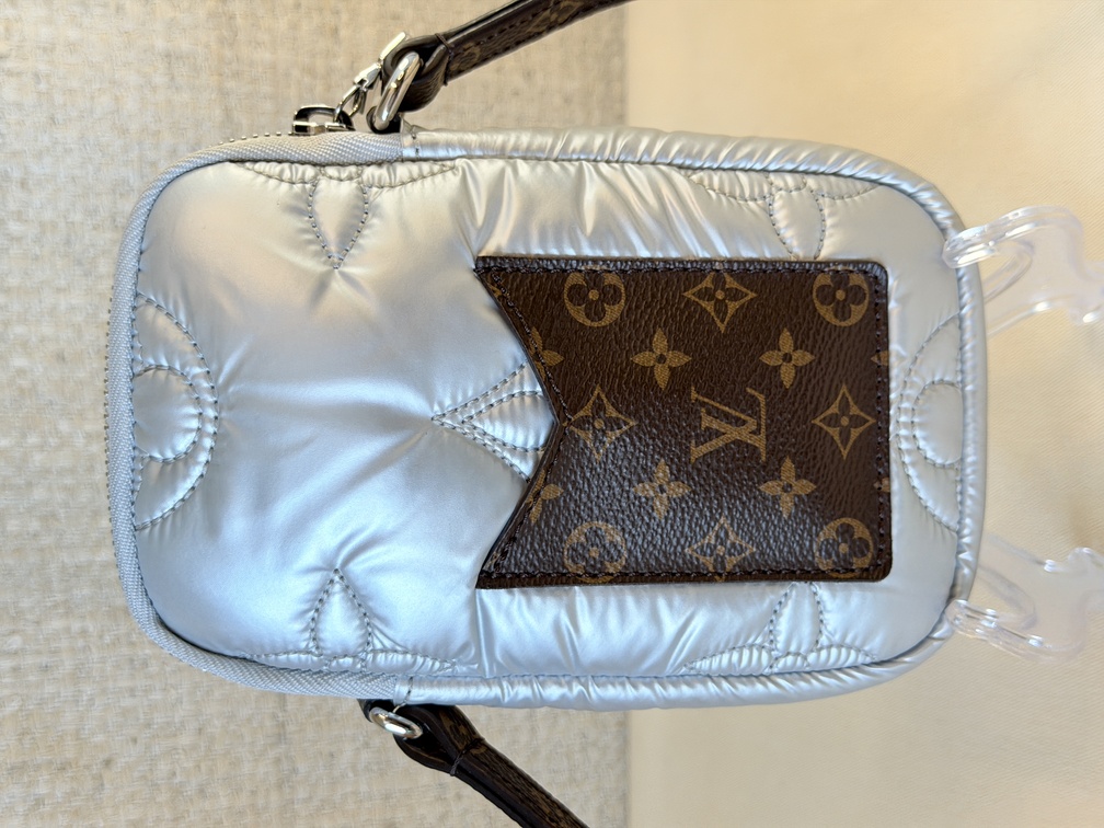 Phone Sleeve Pillow silber