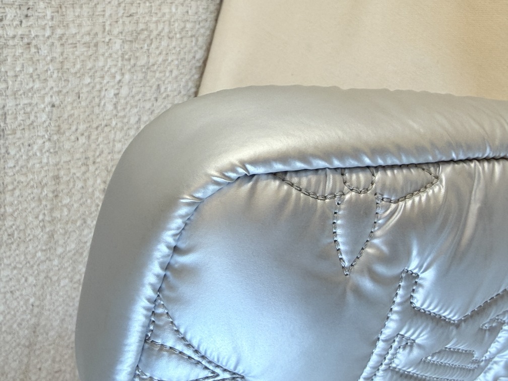 Phone Sleeve Pillow silber
