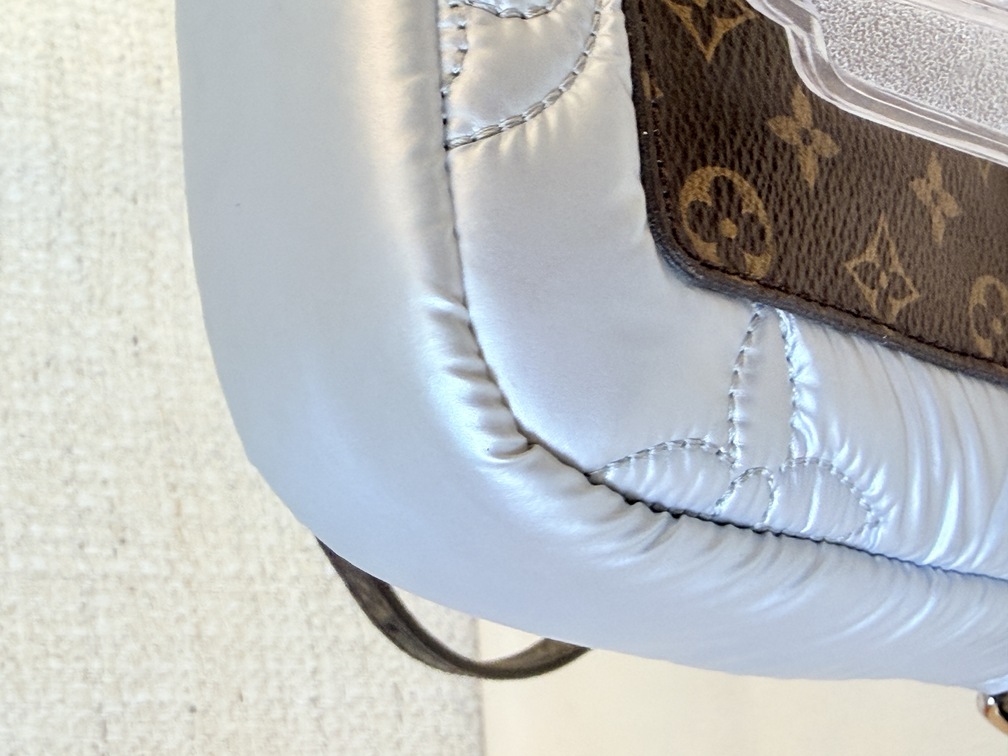 Phone Sleeve Pillow silber