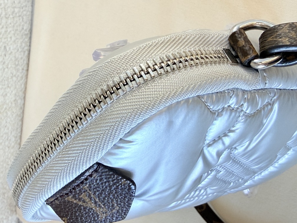 Phone Sleeve Pillow silber