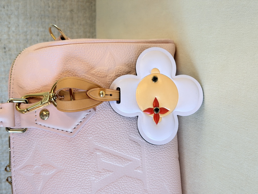 Taschenschmuck Vivienne light rose