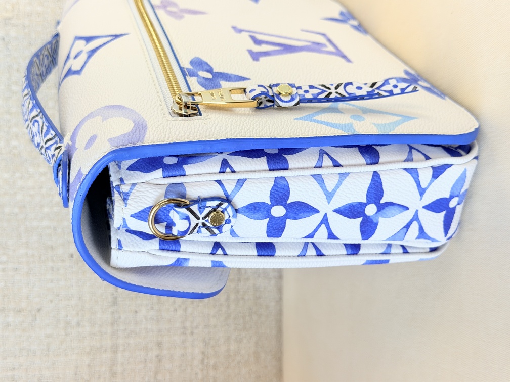 Pochette Metis By The Pool blau