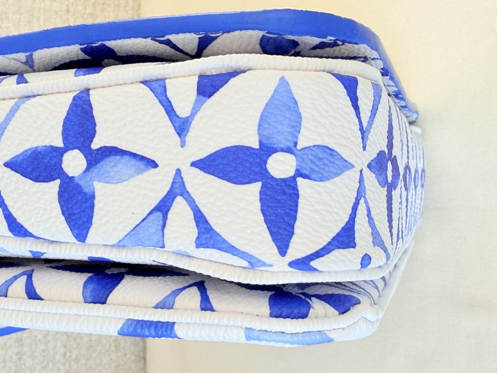 Pochette Metis By The Pool blau