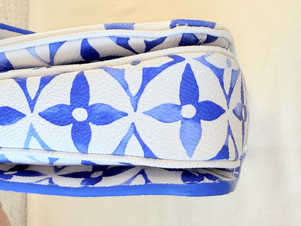 Pochette Metis By The Pool blau