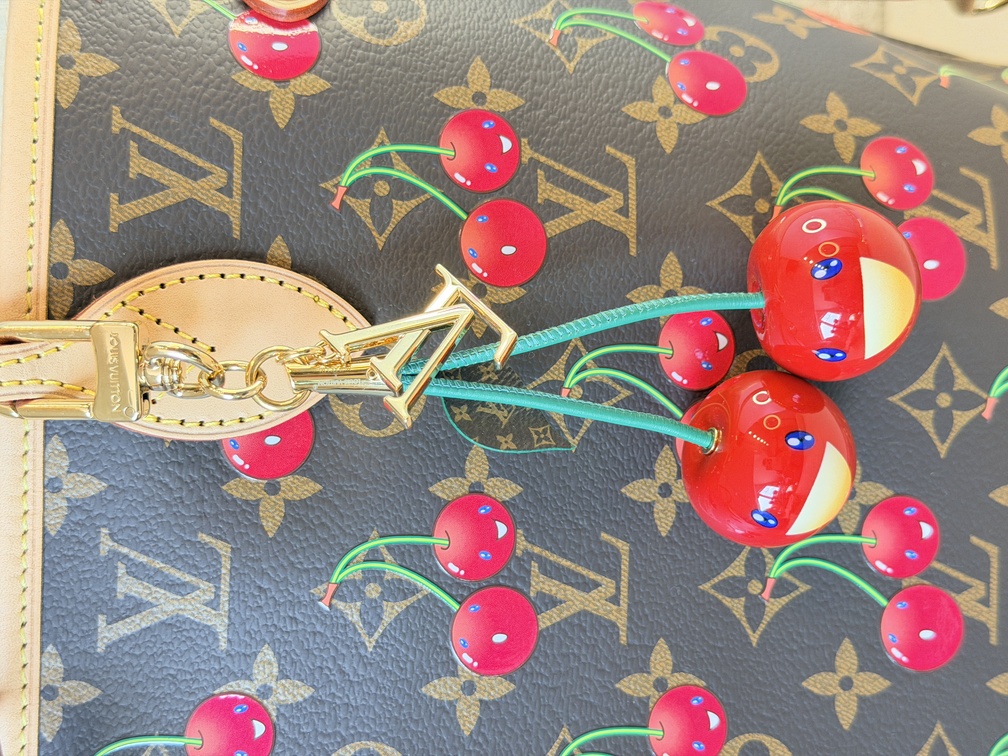 Taschenschmuck Cherry LVxTM