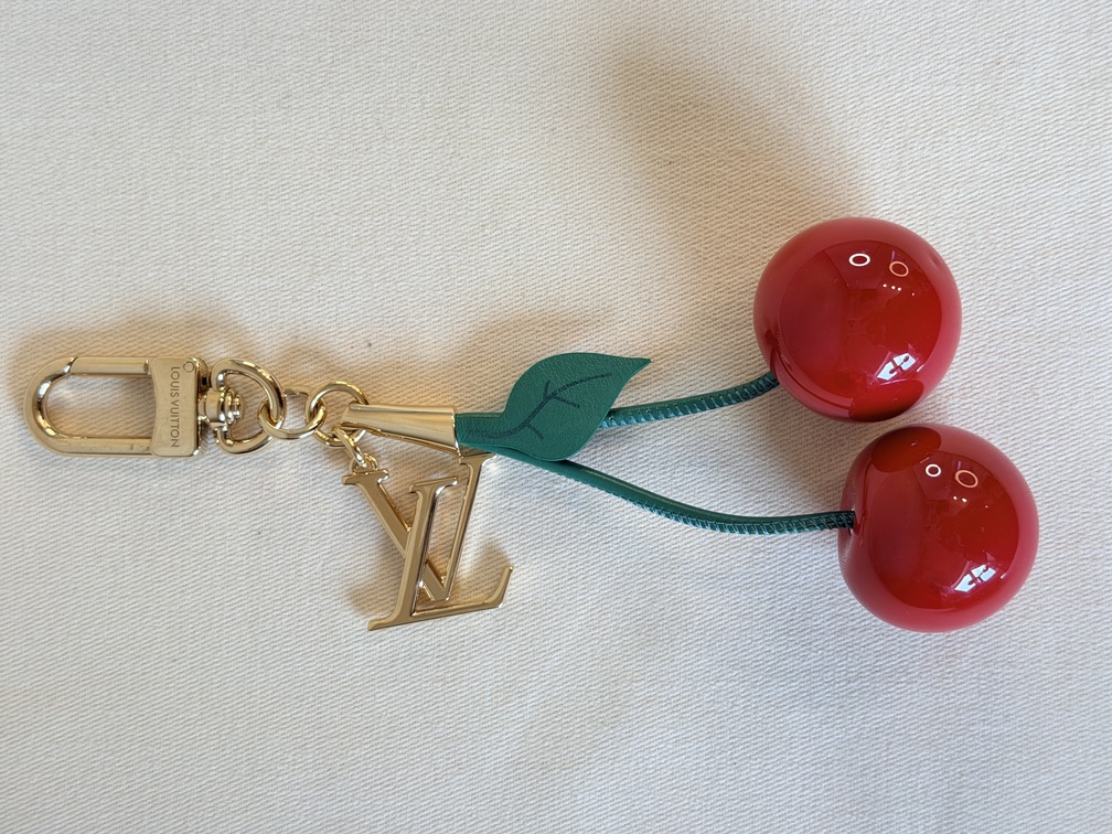 Taschenschmuck Cherry LVxTM