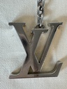 Taschenschmuck keycharm LV initial