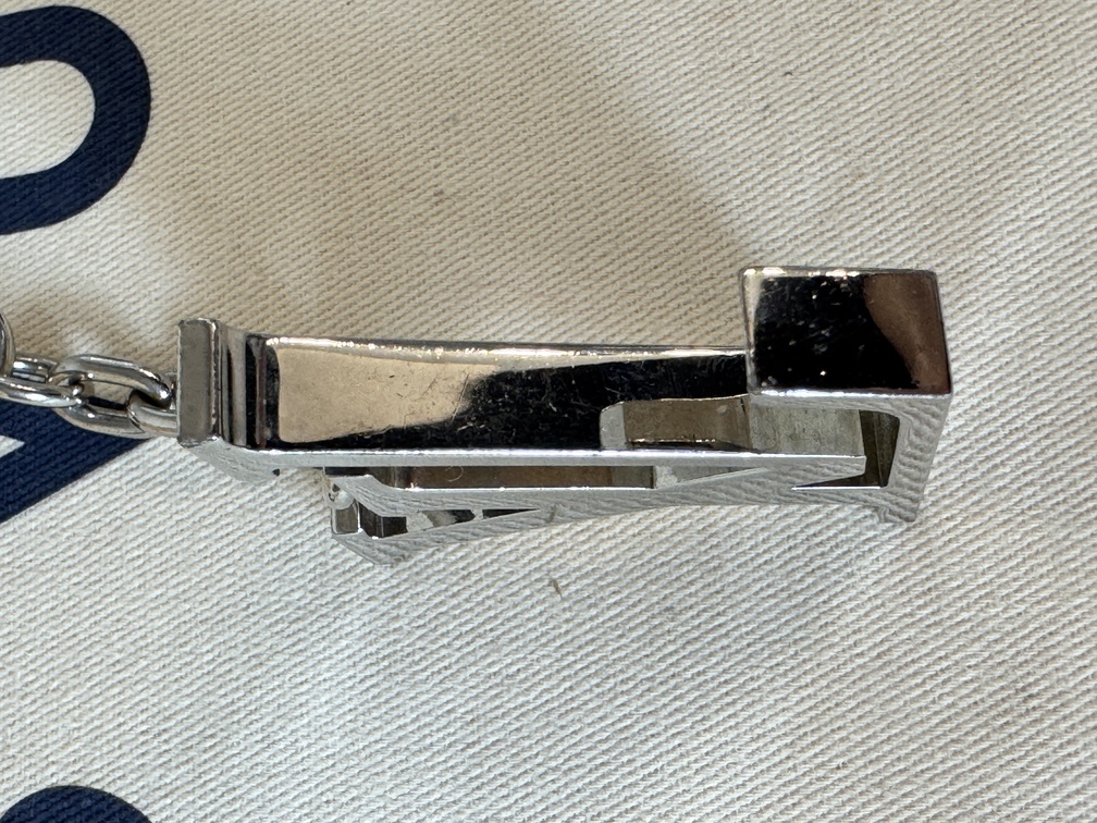 Taschenschmuck keycharm LV initial