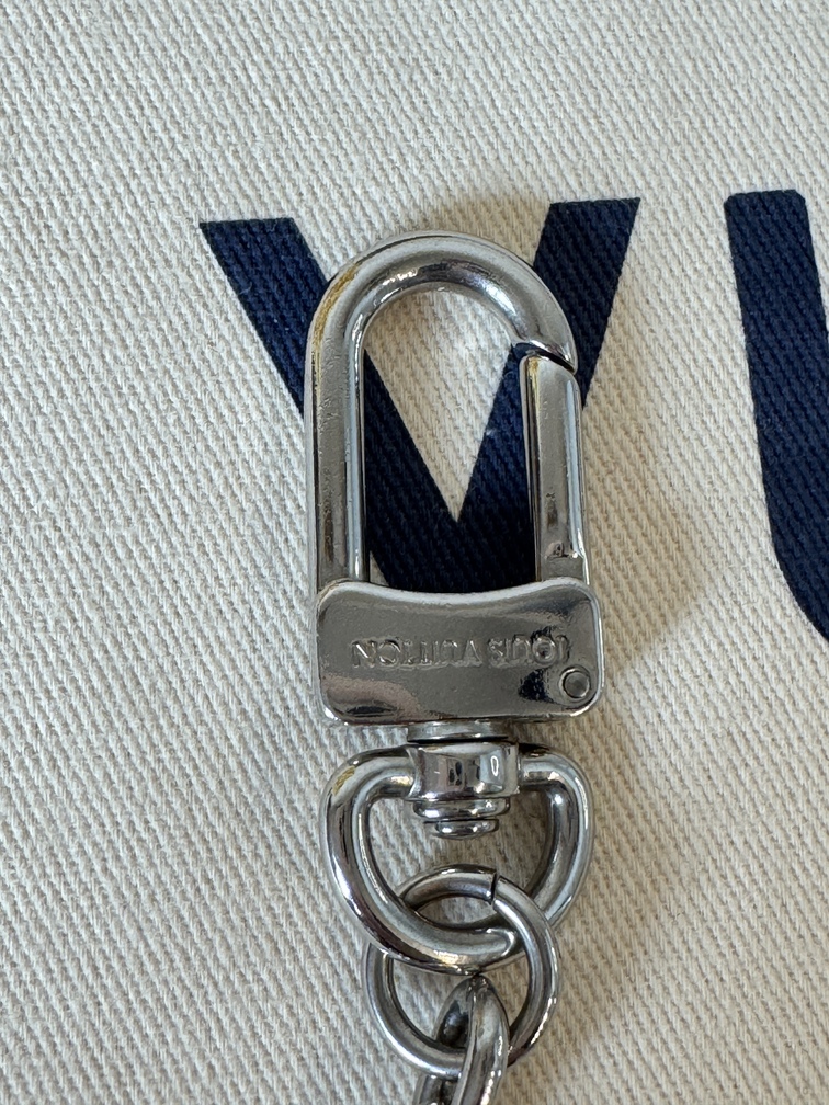 Taschenschmuck keycharm LV initial