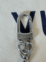 Taschenschmuck keycharm LV initial