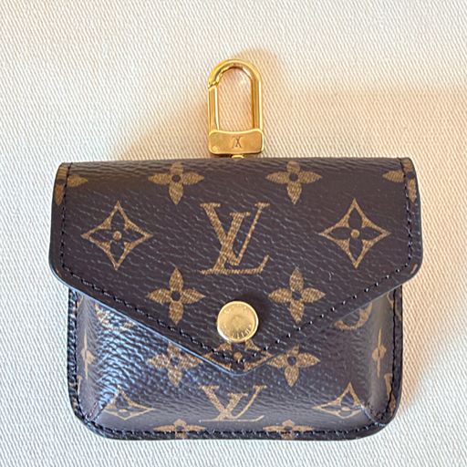 Taschenschmuck Airpods case Monogram