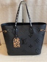 Neverfull MM Wild at Heart schwarz