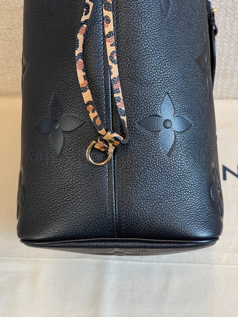 Neverfull MM Wild at Heart schwarz