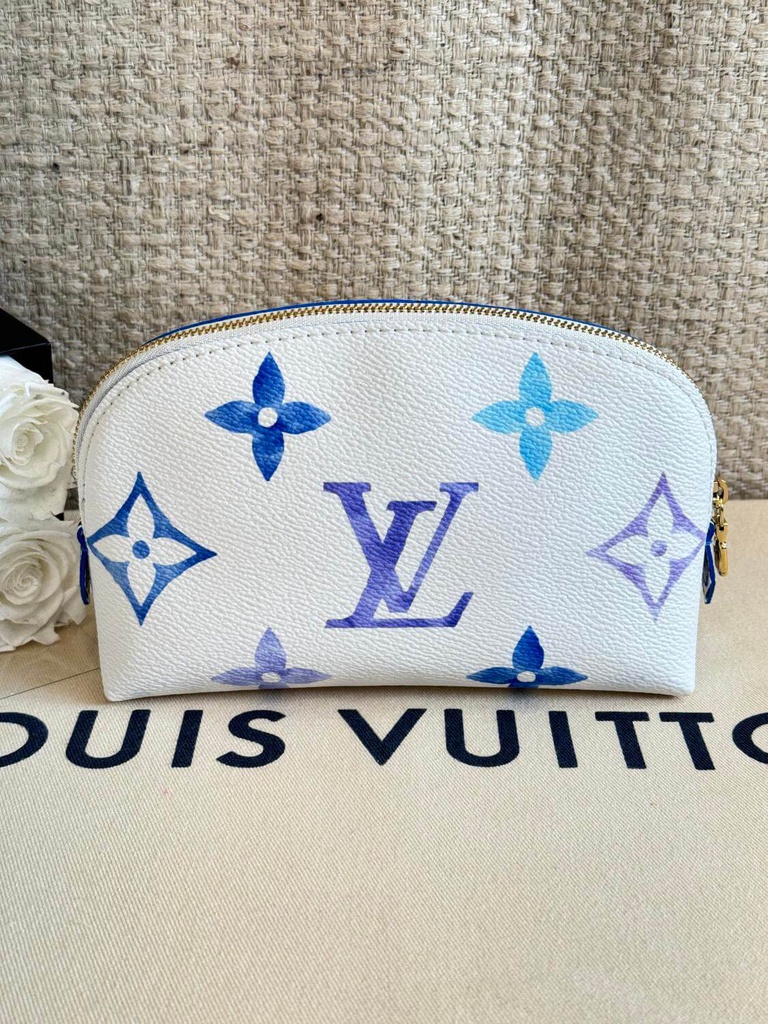 Cosmetic pouch By the Pool blau