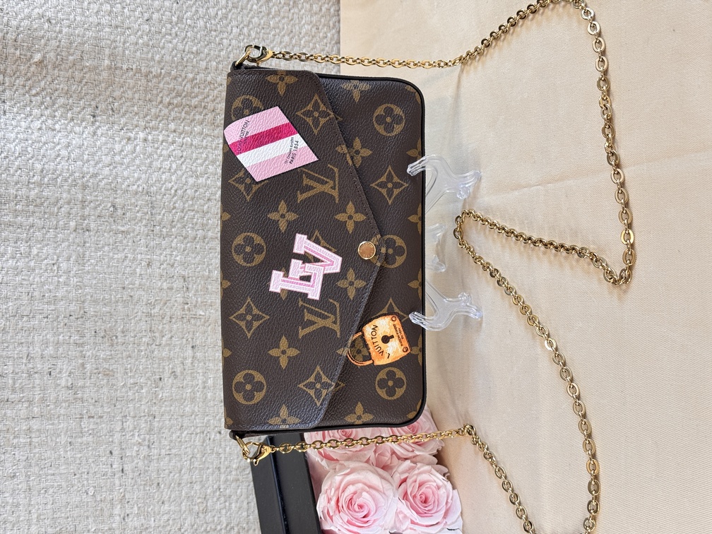 Felicie Monogram World Tour