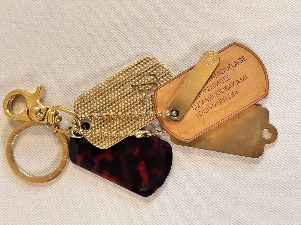 Taschenschmuck MONOGRAMOUFLAGE