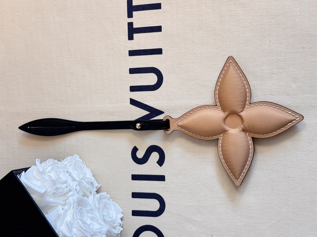 Taschenschmuck Flower Pillow