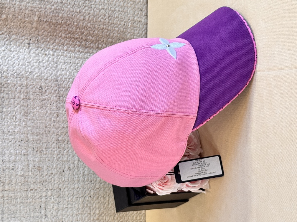CAP Vuittamines pink