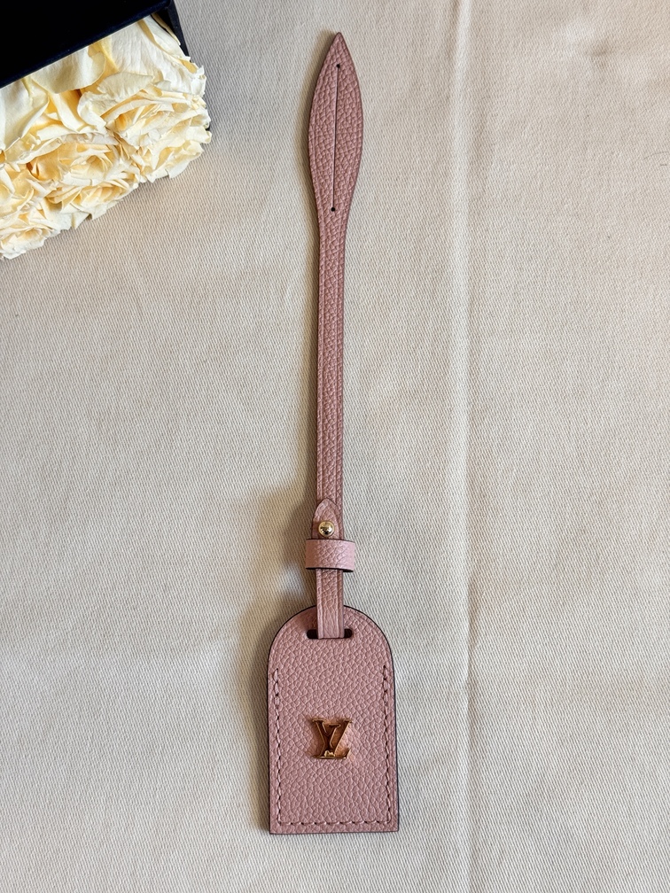 luggage tag rose