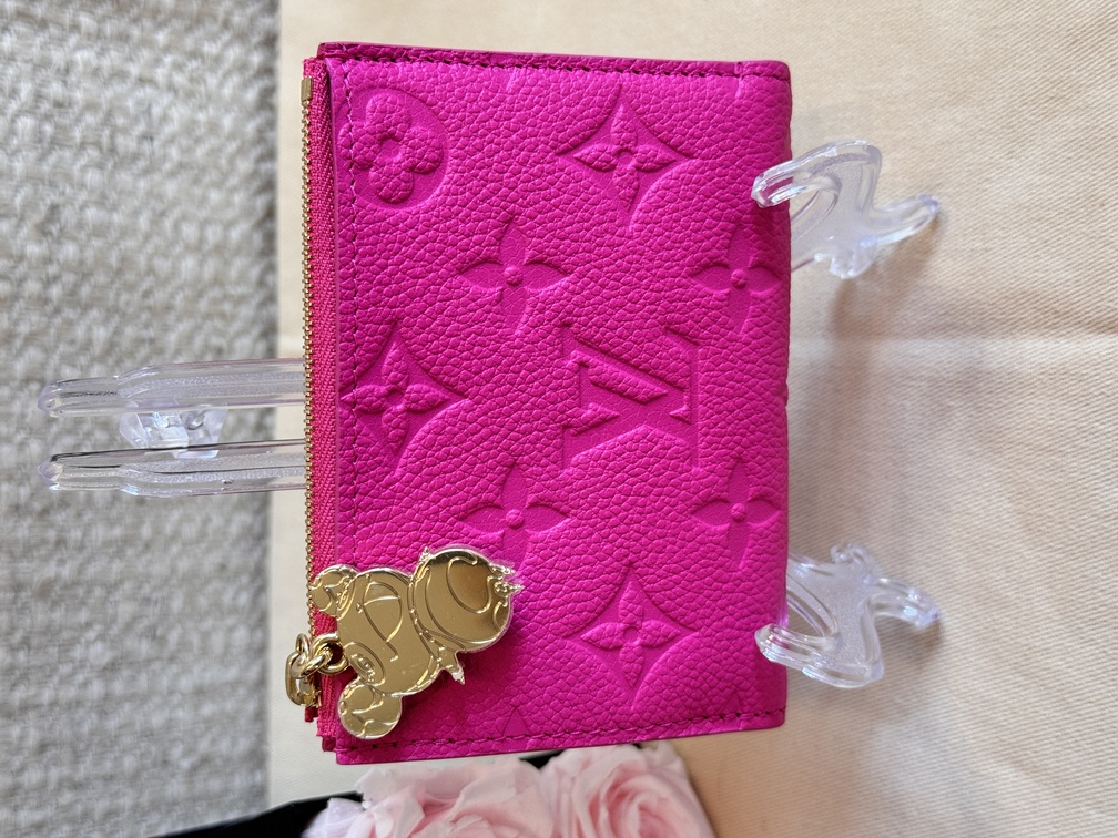 Lisa wallet Murakami