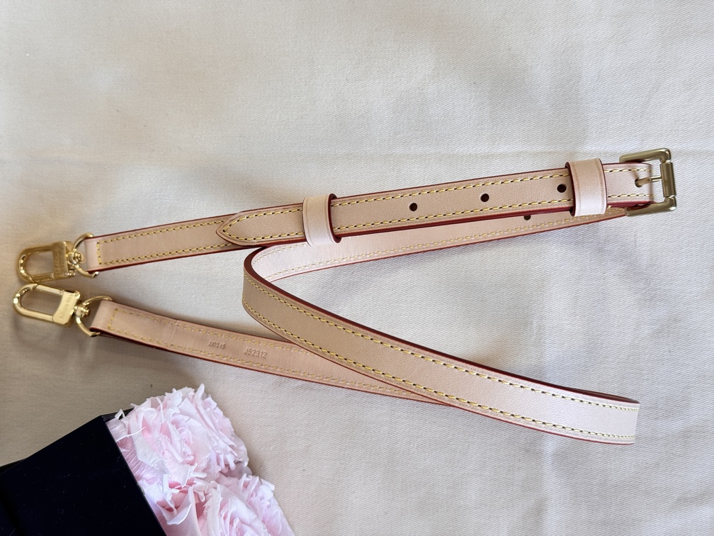 Bandouliere VVN leather Vachetta