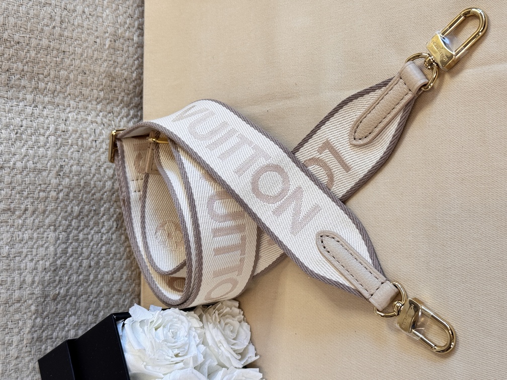 Bandouliere strap cream sand